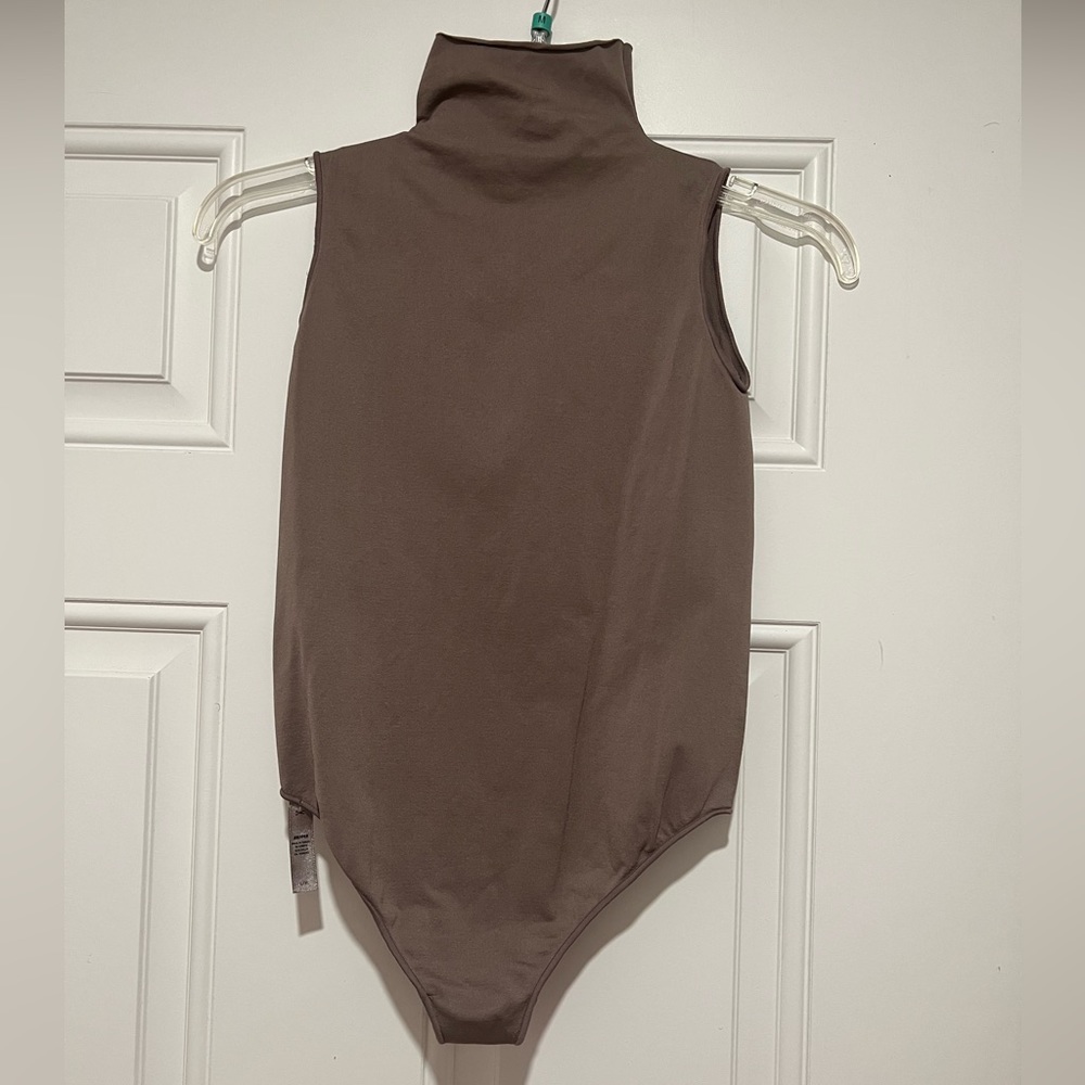 SKIMS Essentials Mock Neck Sleeveless Bodysuit